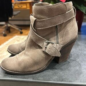 Women’s size 8.5 Dolce Vita gray suede ankle boots.  In great condition!